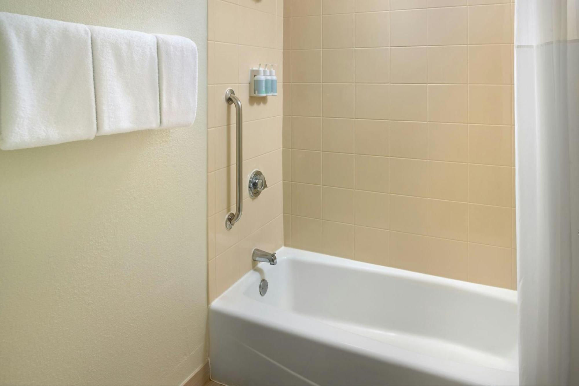 Courtyard By Marriott Atlanta Airport South/Sullivan Road College Park Zewnętrze zdjęcie