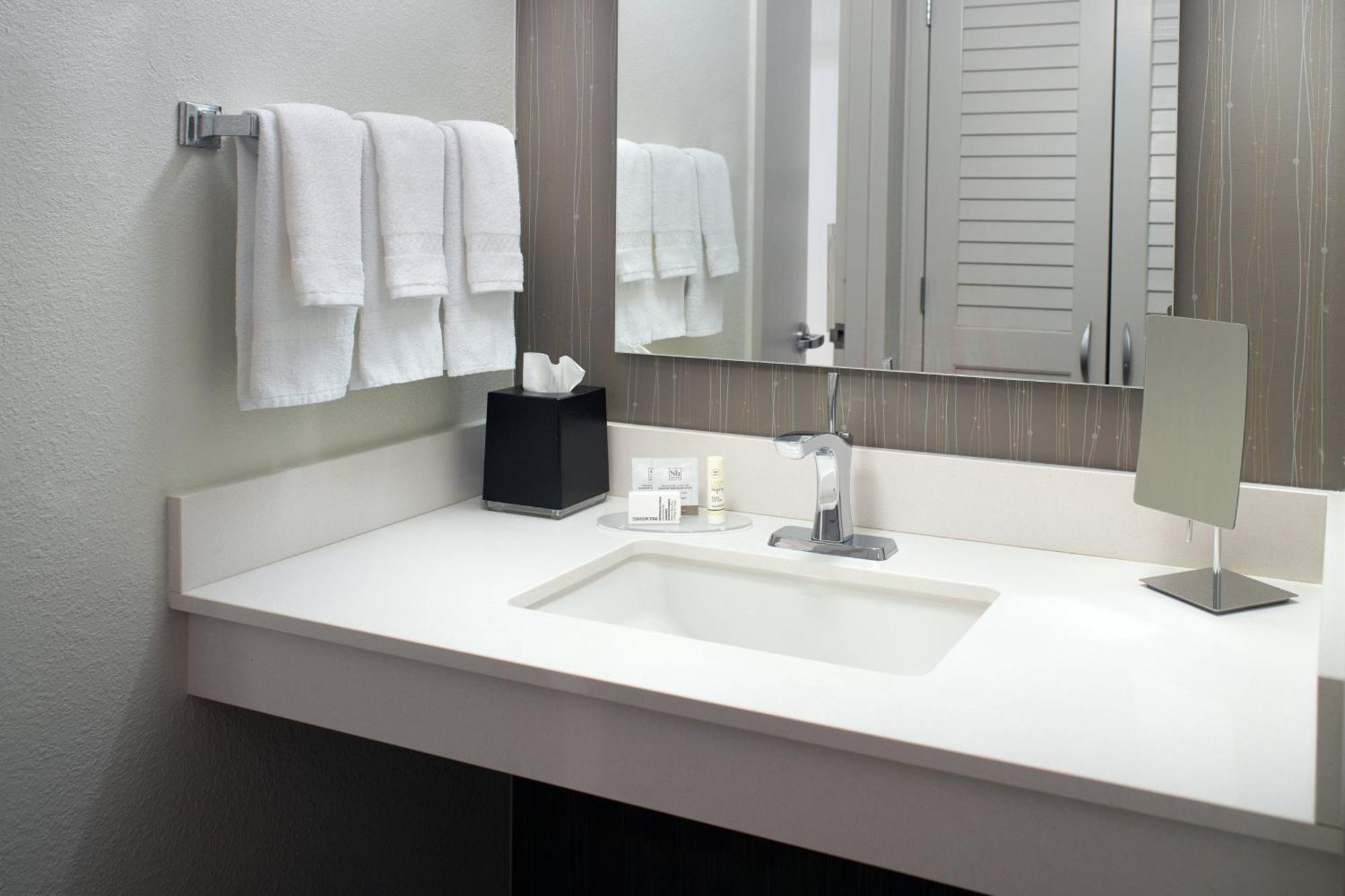 Courtyard By Marriott Atlanta Airport South/Sullivan Road College Park Zewnętrze zdjęcie
