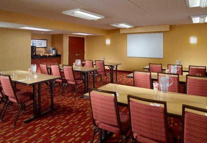 Courtyard By Marriott Atlanta Airport South/Sullivan Road College Park Zewnętrze zdjęcie